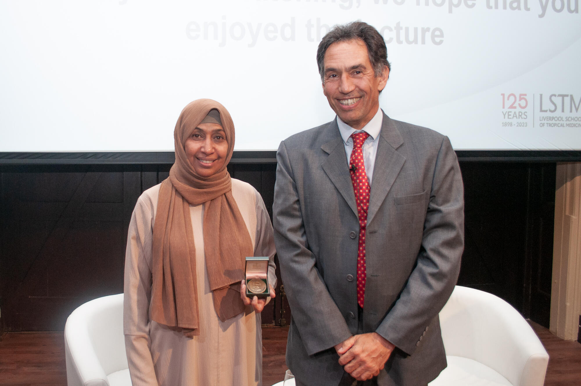 Professor Najla Al-Sonboli presented with the Leverhulme Medal by Professor David Lalloo